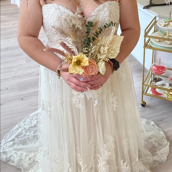 Essense of Australia D2537 Wedding dress - Picture 5 of 11